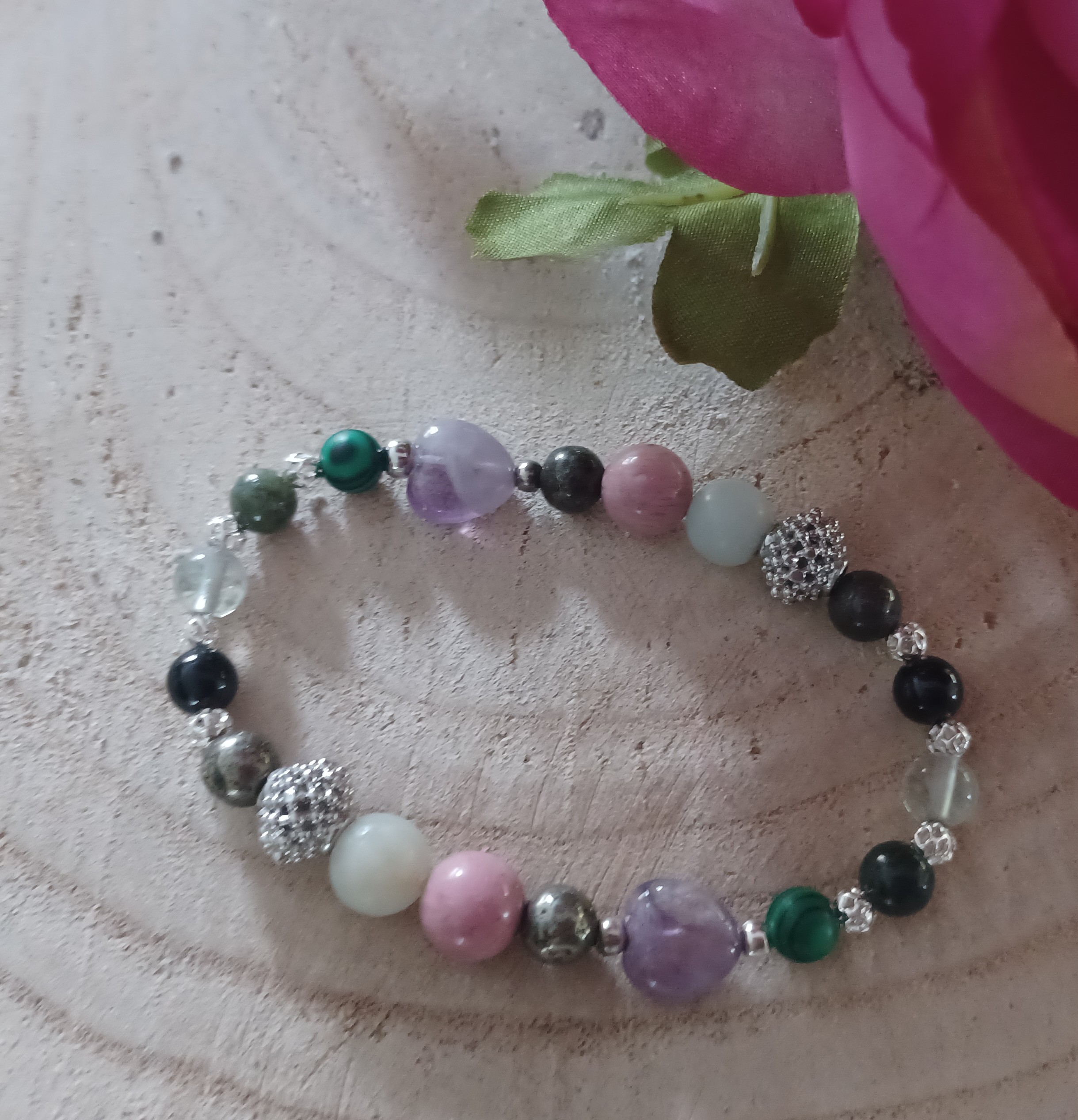 bracelet chemin de vie Feng Shui en pierres naturelles.